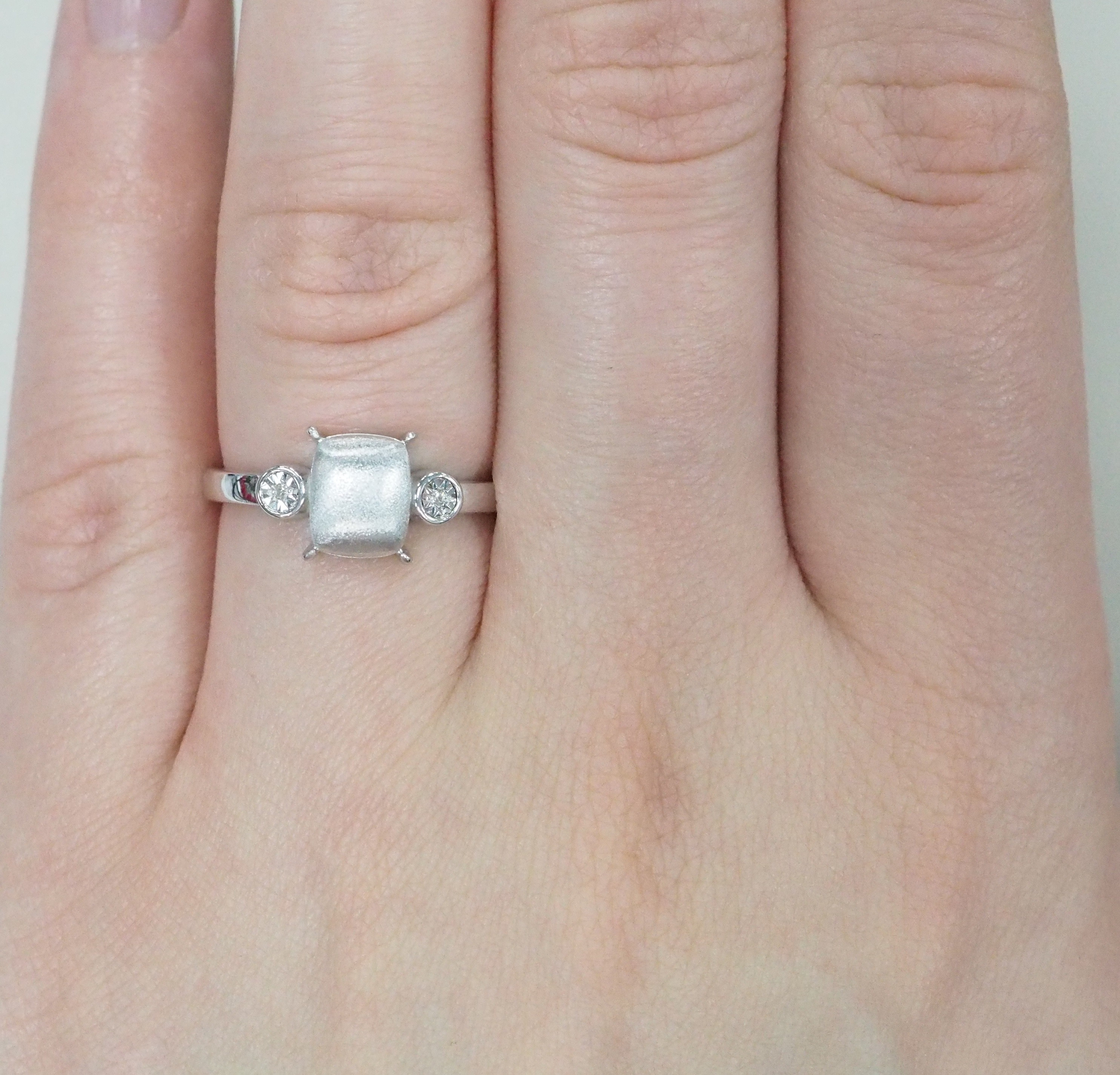 Серебряное кольцо с бриллиантами